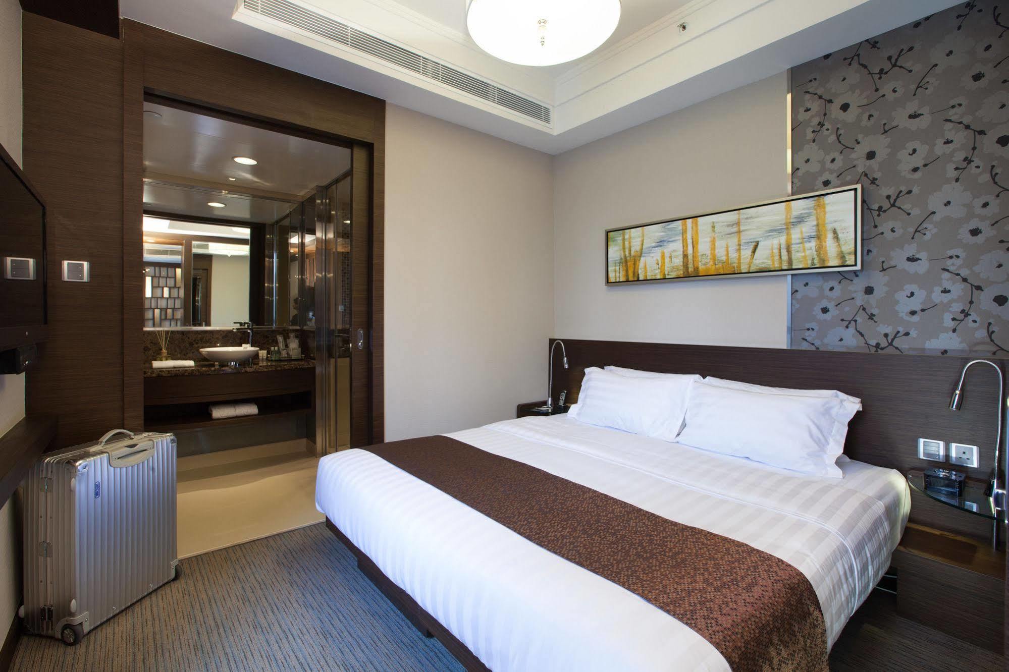 Rosedale Hotel Kowloon Hongkong Buitenkant foto